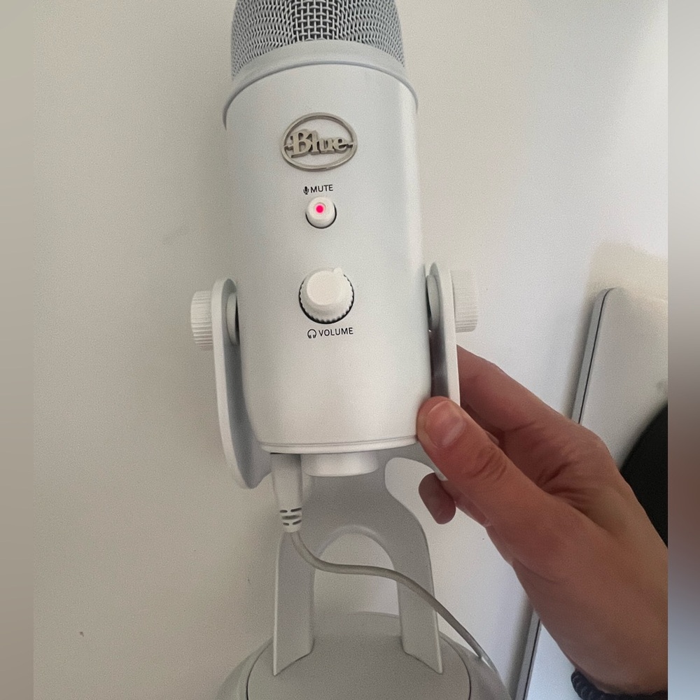 Yeti blue White Microphone